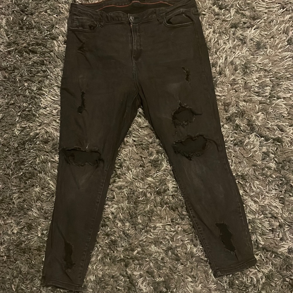 Stretchy plus size ripped jeans